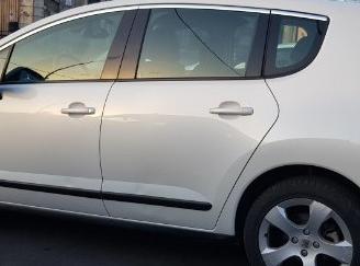 Peugeot 3008 portellone alzavetri navigatore