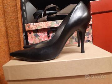 Décolleté nero in pelle