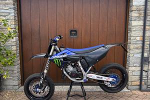 YZ 125 monster edition