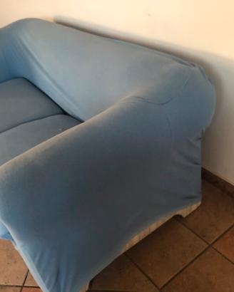 Tavolo rotondo e divano