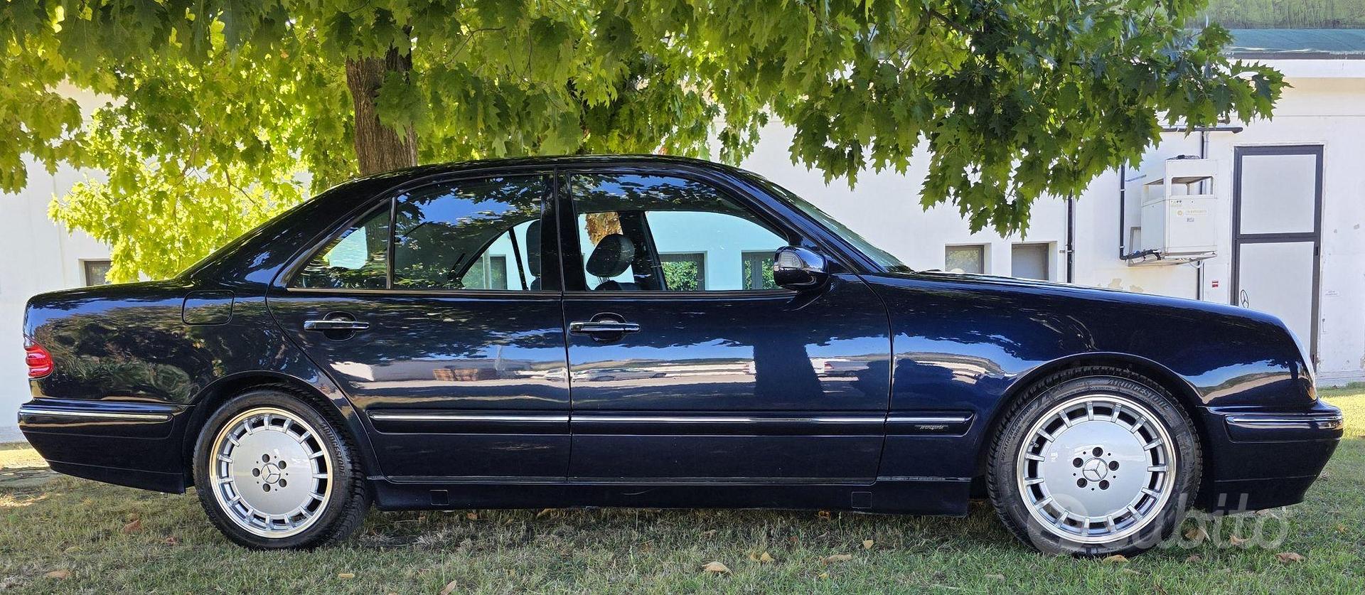 Mercedes-Benz E320 2001 photo 3