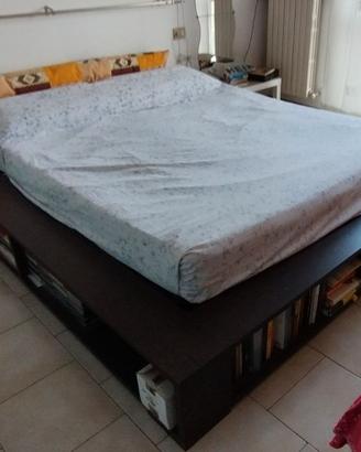 letto da camera con libreria