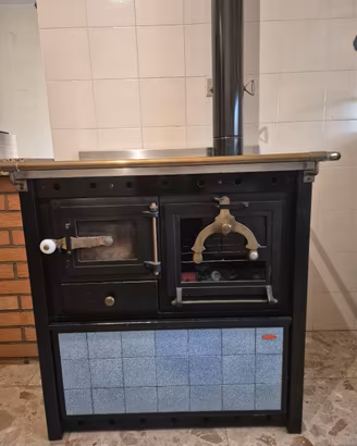 stufa a legna con ventilazione  forzata