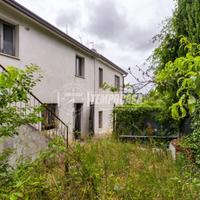 Soluzione indipendente da ristrutturare a Civitano