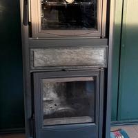 Stufa a legna con forno 