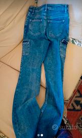 jeans con tasche laterali