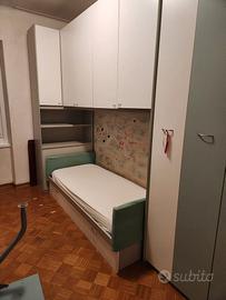 Due letti con armadio a ponte per cameretta