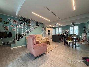VILLA A SCHIERA A RIVOLTA D'ADDA
