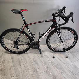 Bicicletta Bianchi Infinito CV telaio in carbonio