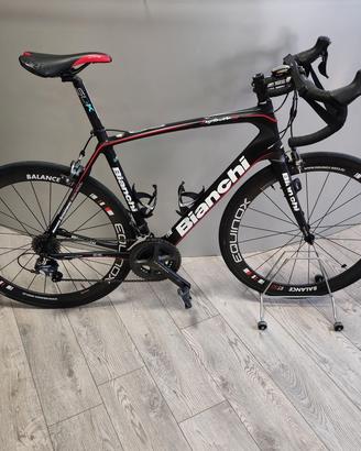 Bicicletta Bianchi Infinito CV telaio in carbonio