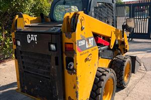 P210 - Pala 30 q caterpillar 226 D TARGATA