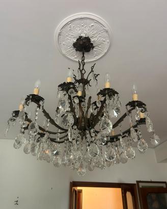Lampadario classico in ottone e gocce di cristallo