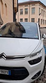 Auto in discrete condizioni