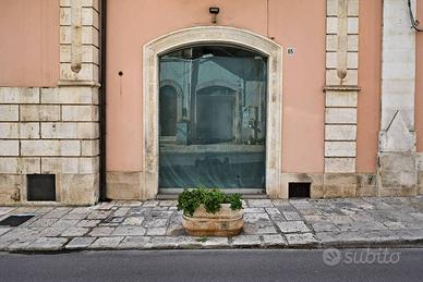 Negozio a Putignano, via Dante Alighieri 65