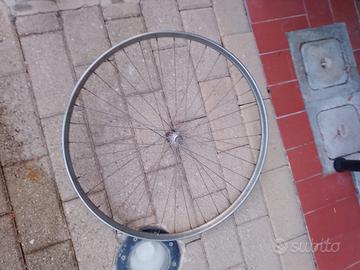 Ruota bici con freni a bacchetta