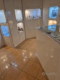 arredamento completo per 100 mq di gioielleria 