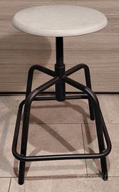 Sgabello regolabile in legno e metallo