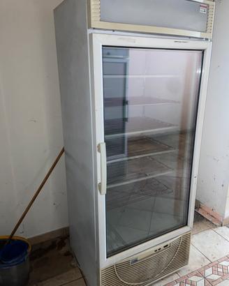 Due Frighi verticale vetrina