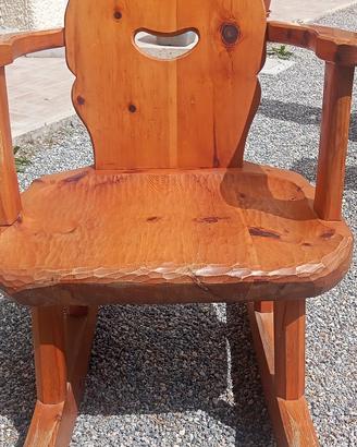 Sedia a dondolo in legno massello stle tirolese