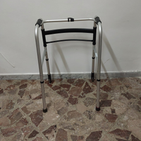 Deambulatore girello pieghevole