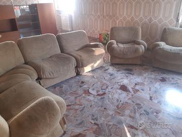 Divano ad angolo con 2 poltrone