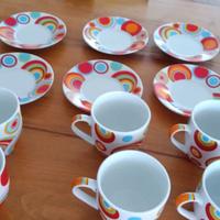 Tazze da tè con piattini in ceramica 