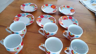 Tazze da tè con piattini in ceramica 