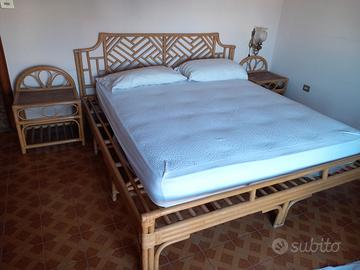 letto con comodini 