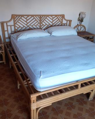 letto con comodini 