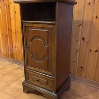 Mobiletto in legno massello stile classico