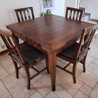 Tavolo in noce con 4 sedie