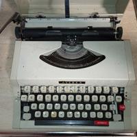 MACCHINA DA SCRIVERE 