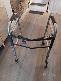 Carrello per deambulare