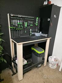 Banco da lavoro in legno con porta atrezzi