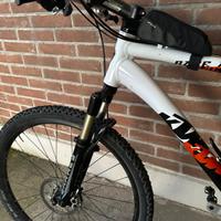 MTB marca KTM