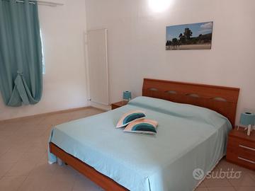 Pineto Luglio Famiglia con 2 bimbi in Giardino