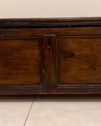 Piccolo baule/cassapanca in legno massiccio