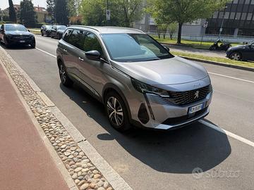 Peugeot 5008 benzina 7 posti  anno 2023