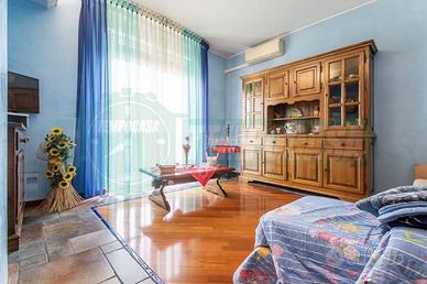 OLGIATE OLONA - PORZIONE DI BIFAMILIARE CON GIARDI