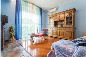 OLGIATE OLONA - PORZIONE DI BIFAMILIARE CON GIARDI