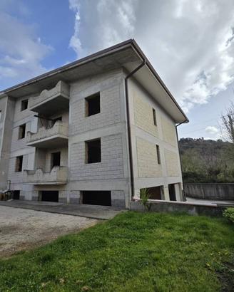 Villa di 370 m² con più di 5 locali e box auto dop