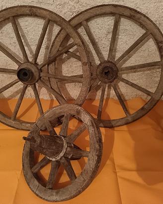 Ruote antiche carro in legno e ferro