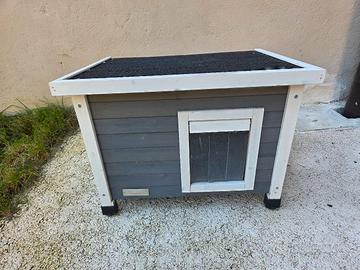 Casetta per gatti in legno