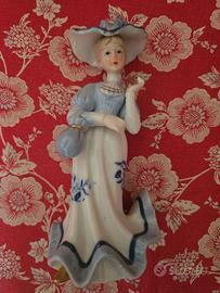 Statuina vintage in porcellana dama elegante