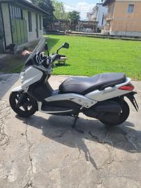 Yamaha X-Max 250
