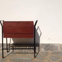 Mobiletto da cucito con ruote vintage