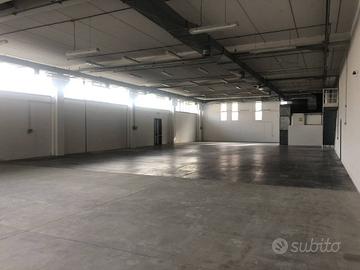 Immobile di 800 m² con 4 locali a Lugo