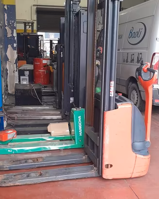 Stoccatore Elettrico uomo a terra marca Linde mode