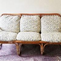 Poltrona in vimini con cuscini