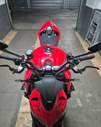Ducati streetfighter V2